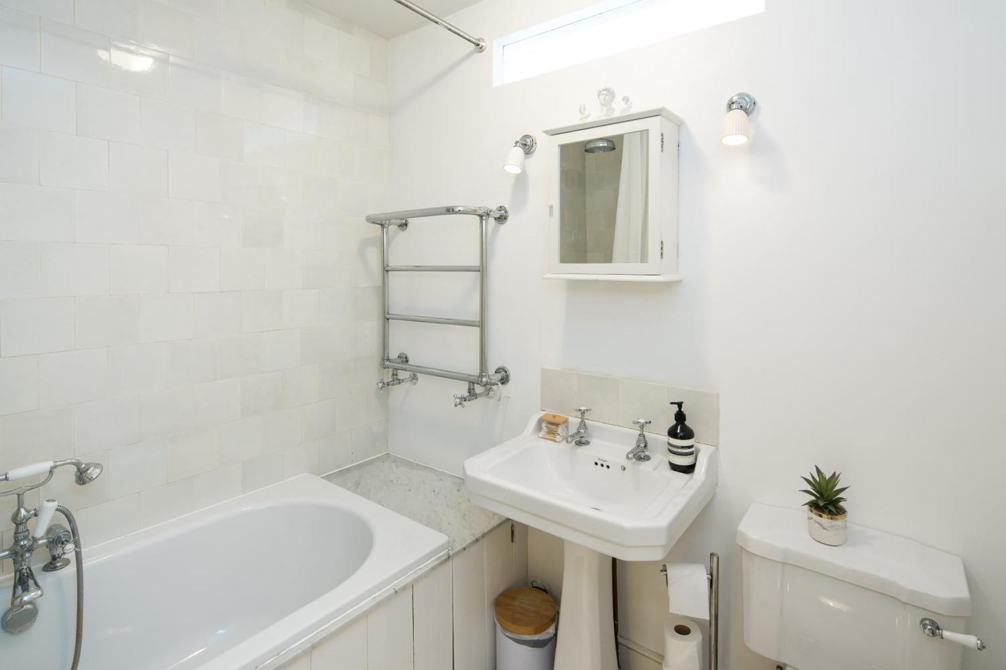 Charming 2-Bed Flat In The Heart Of Nottinghill - Steps From Portobello Rd Market And Nottinghill Bookshop Apartamento Londres Exterior foto