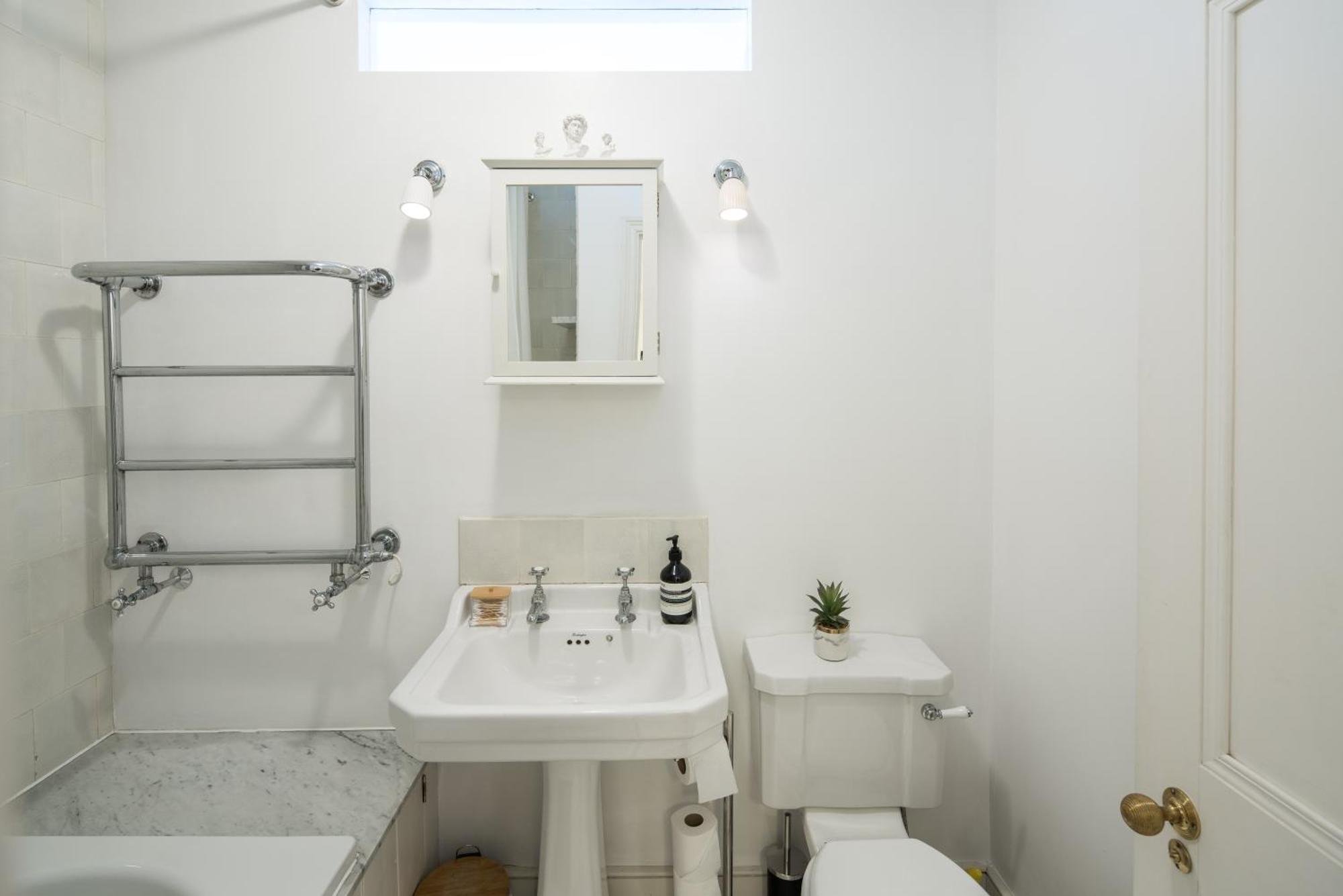 Charming 2-Bed Flat In The Heart Of Nottinghill - Steps From Portobello Rd Market And Nottinghill Bookshop Apartamento Londres Exterior foto